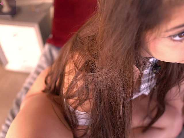 MiaKay live cam on BongaCams