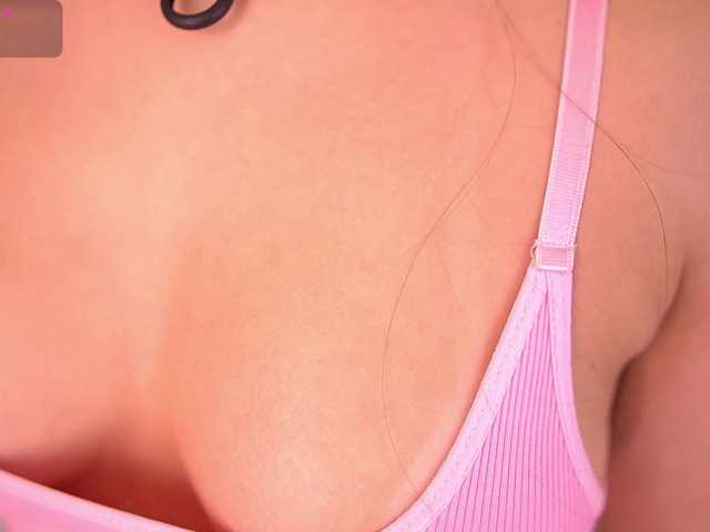 MiaKay live cam on BongaCams