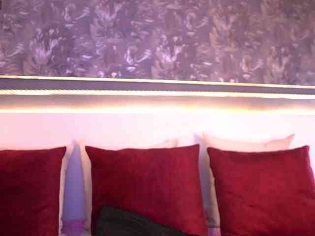MiaKay webcam