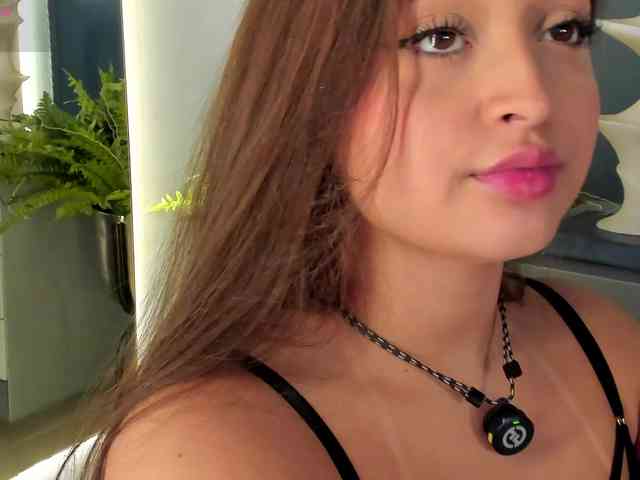 MiaKay webcam