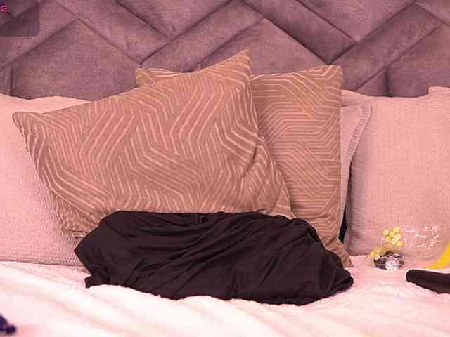 MiaKay webcam