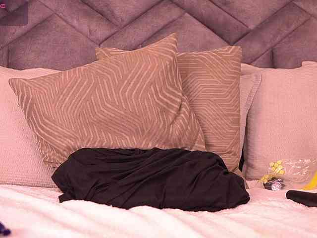 MiaKay webcam