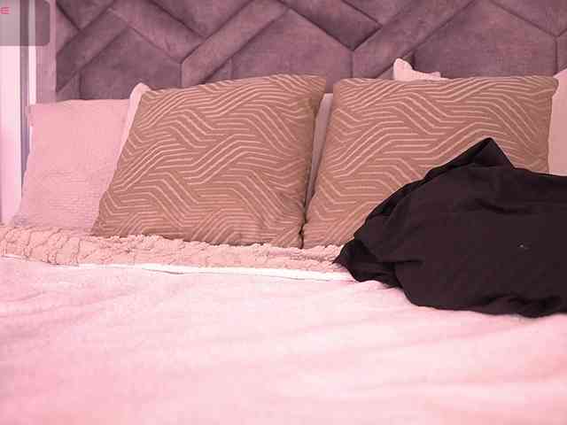 MiaKay webcam