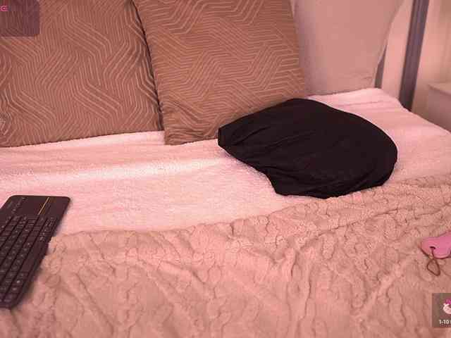 MiaKay webcam