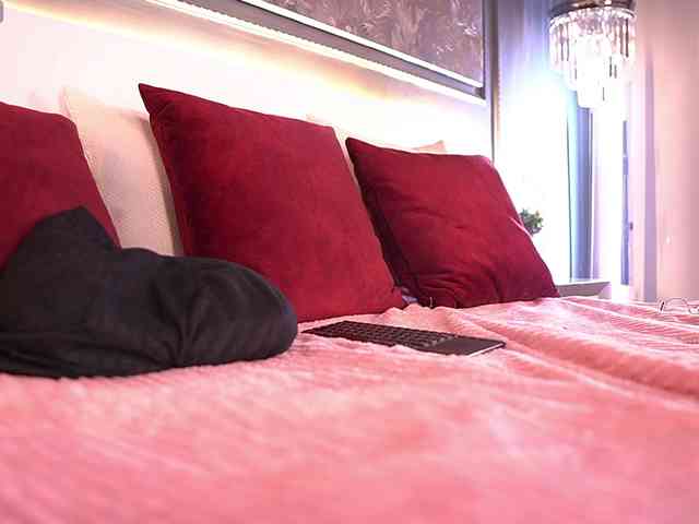 MiaKay webcam