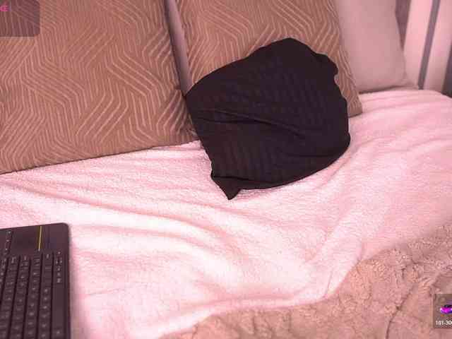 MiaKay webcam