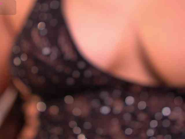 MiaKay webcam