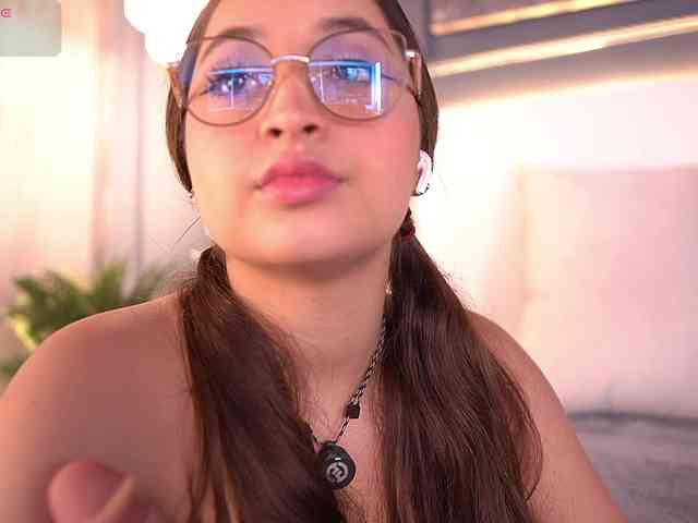MiaKay webcam