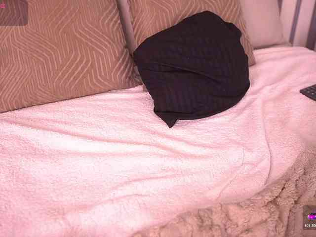 MiaKay webcam