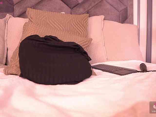 MiaKay webcam