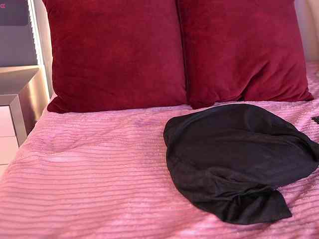 MiaKay webcam