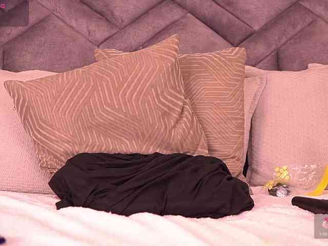 MiaKay webcam