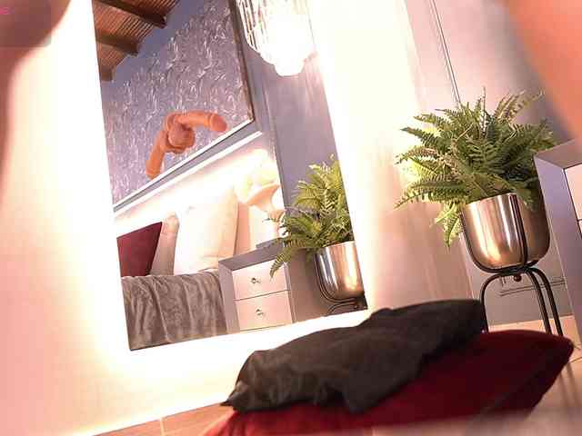 MiaKay webcam
