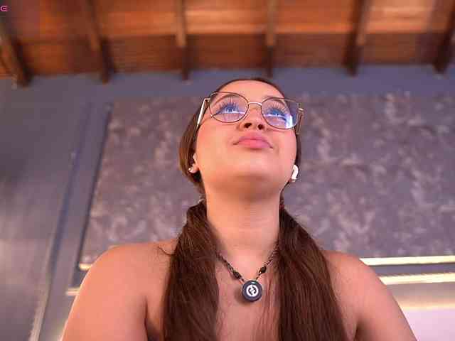 MiaKay webcam