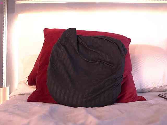 MiaKay webcam
