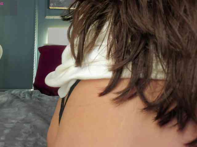 MiaKay webcam
