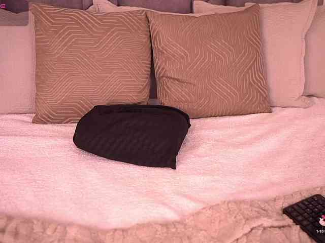 MiaKay webcam