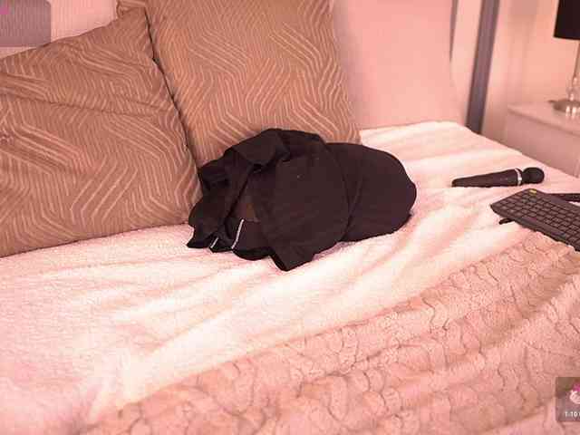 MiaKay webcam