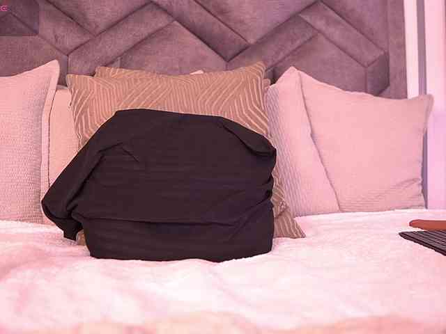 MiaKay webcam