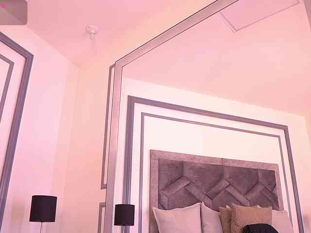 MiaKay webcam