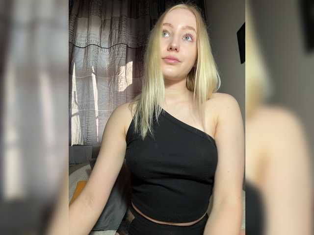 BLONDINO4KA live cam on BongaCams