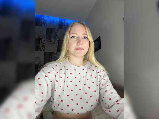 BLONDINO4KA webcam
