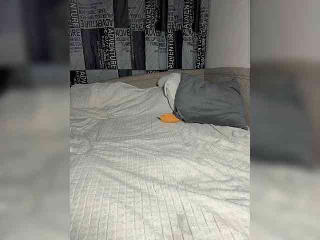 BLONDINO4KA webcam
