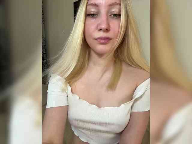 BLONDINO4KA webcam