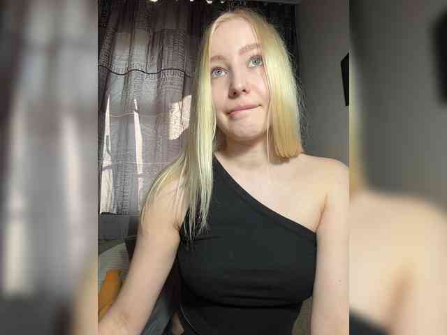 BLONDINO4KA webcam