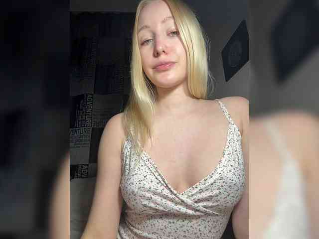 BLONDINO4KA webcam