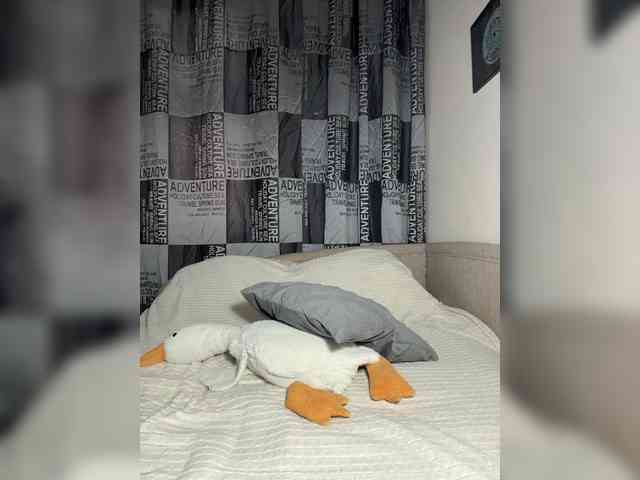 BLONDINO4KA webcam