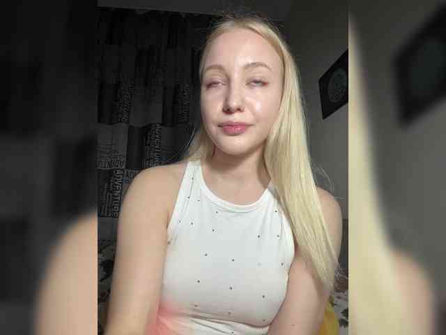 BLONDINO4KA webcam
