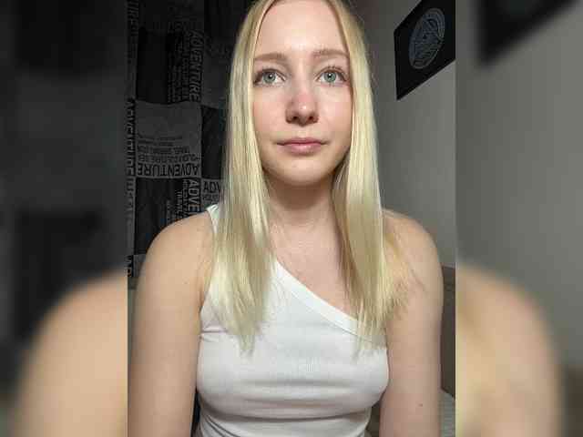 BLONDINO4KA webcam