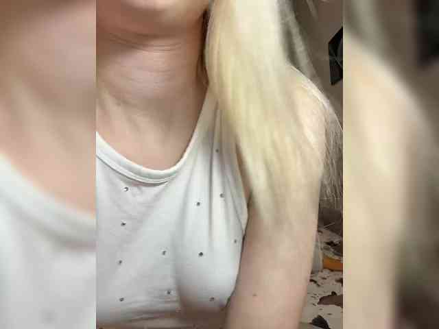 BLONDINO4KA webcam