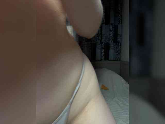 BLONDINO4KA webcam