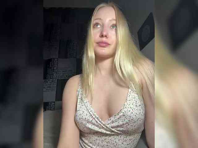 BLONDINO4KA webcam