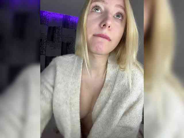 BLONDINO4KA webcam