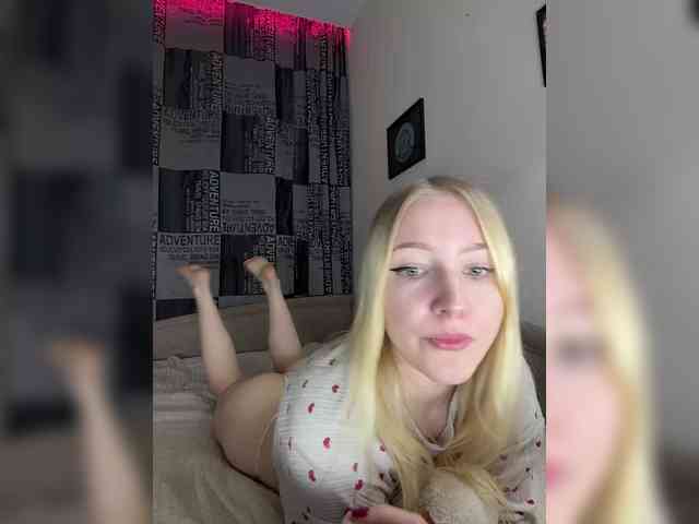 BLONDINO4KA webcam