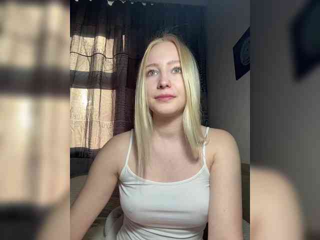 BLONDINO4KA webcam