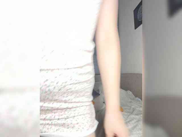 BLONDINO4KA webcam
