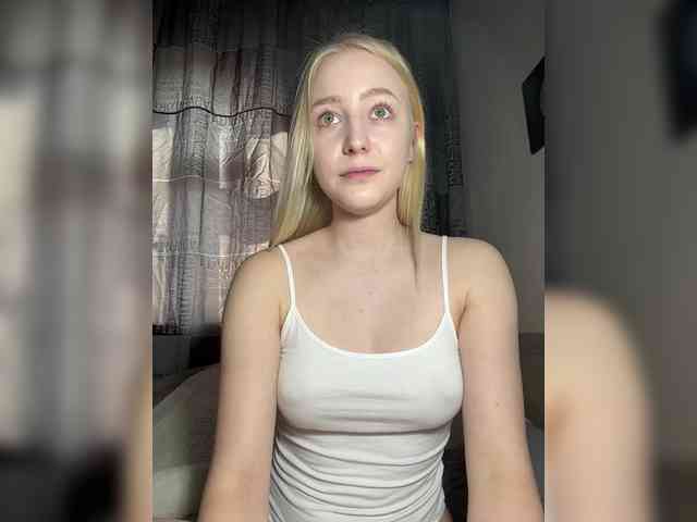 BLONDINO4KA webcam