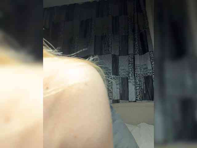 BLONDINO4KA webcam