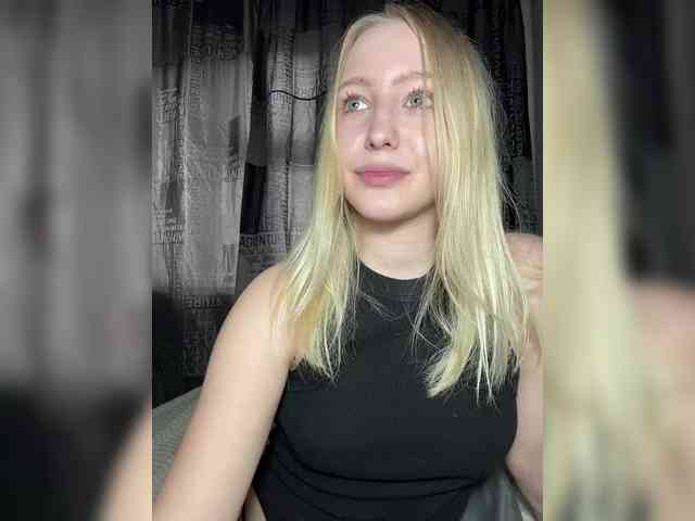 BLONDINO4KA webcam