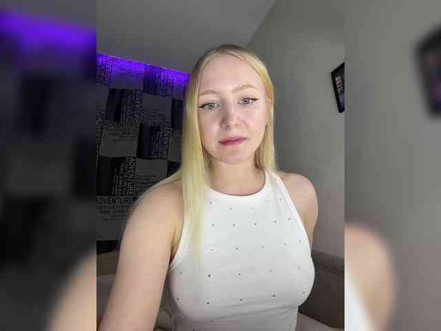 BLONDINO4KA webcam