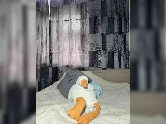BLONDINO4KA webcam