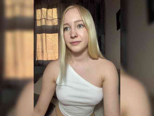 BLONDINO4KA webcam