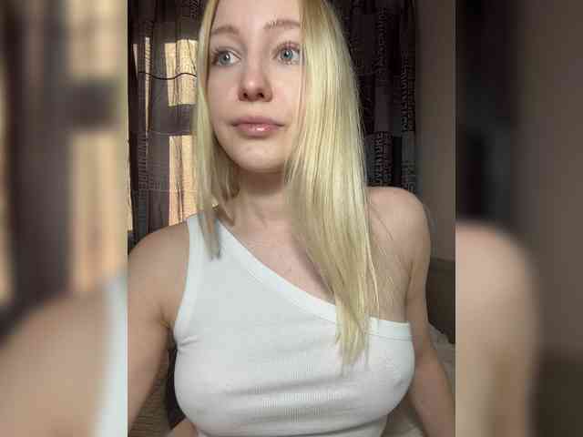 BLONDINO4KA webcam
