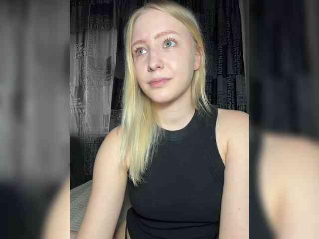 BLONDINO4KA webcam