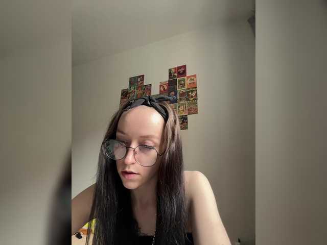 le modèle krisskiss21 est en webcam porno dans un show sur le site bongacams, il possède les tags suivants: White/Caucasian,Brunette,Shaved
