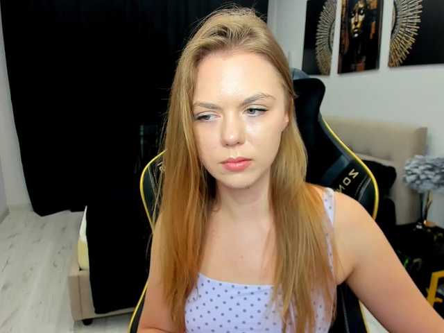 Strawberrye's BongaCams show and profile